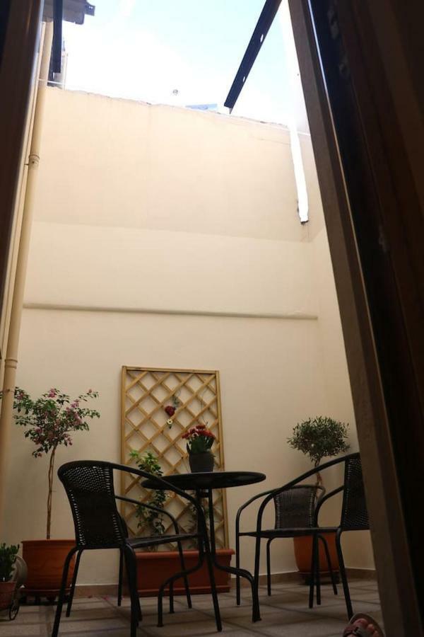 Quiet Urban Studio With Private Backyard Thessaloniki Exterior photo